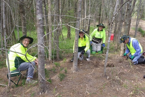 MainPhoto_LakesideVolunteers.jpg